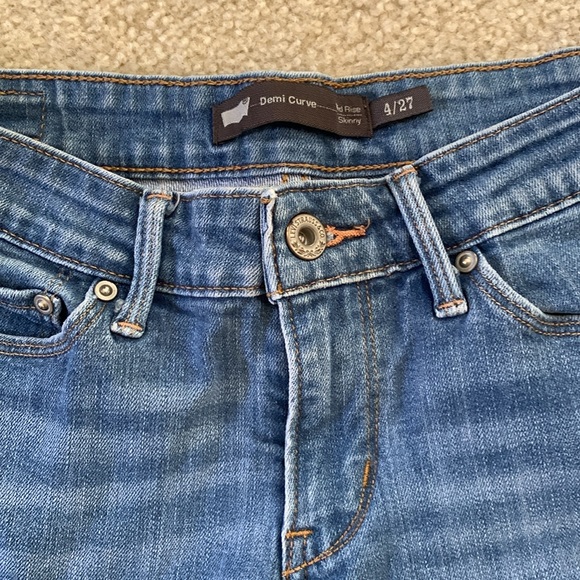 Levi's Demi Curve Mid Rise Skinny Jeans 4/27 - Picture 7 of 10